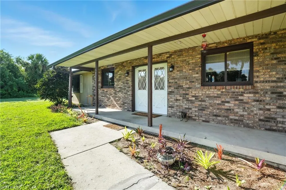 5006 Pike Lane Labelle, FL 33935