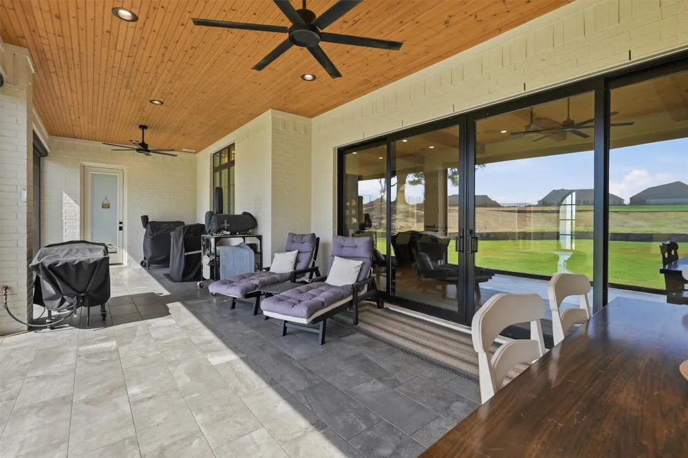 3022 Southern Rise Court Granbury, TX 76049