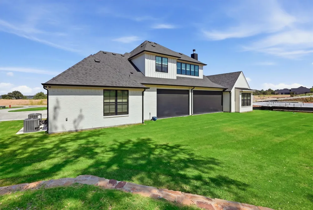 3022 Southern Rise Court Granbury, TX 76049