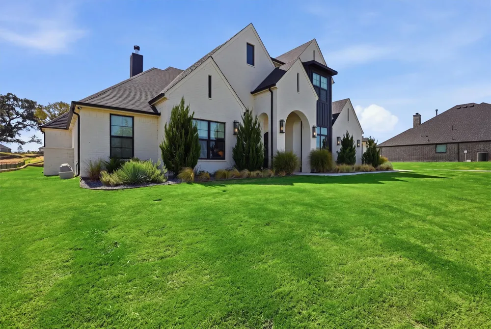 3022 Southern Rise Court Granbury, TX 76049