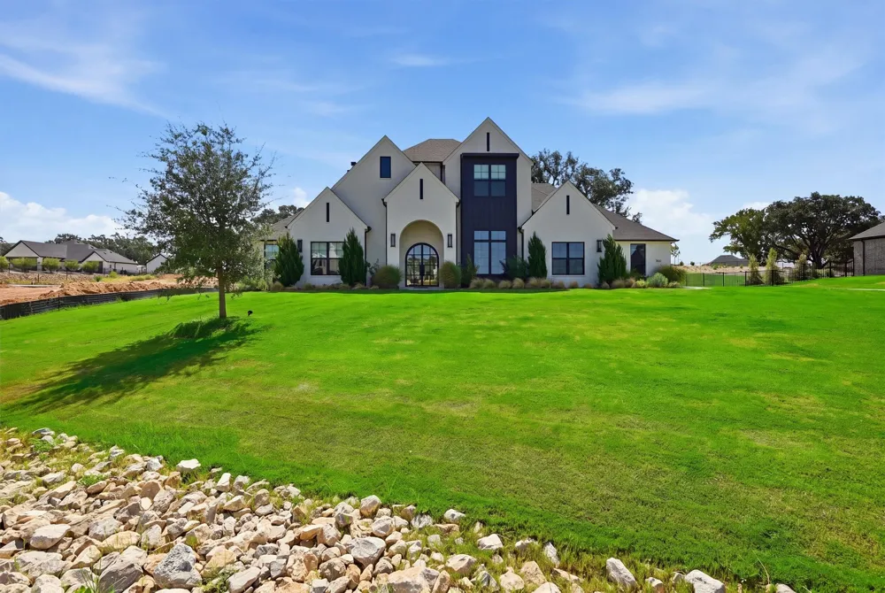 3022 Southern Rise Court Granbury, TX 76049