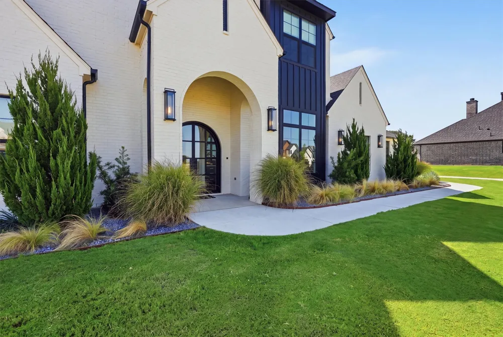 3022 Southern Rise Court Granbury, TX 76049