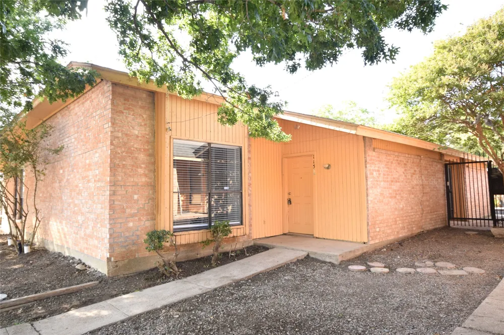 115 W Timberview Lane Arlington, TX 76014