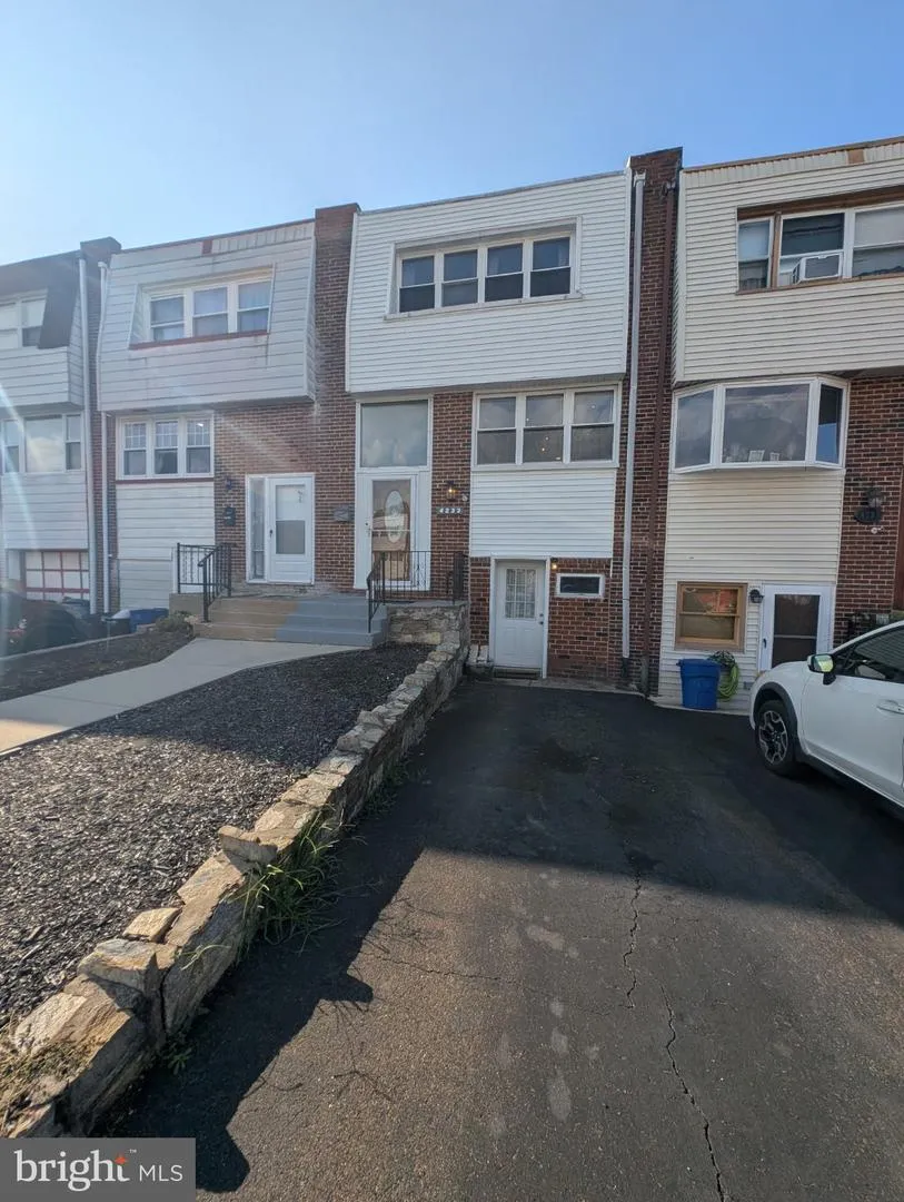 4233 LAWNSIDE ROAD Philadelphia, PA 19154