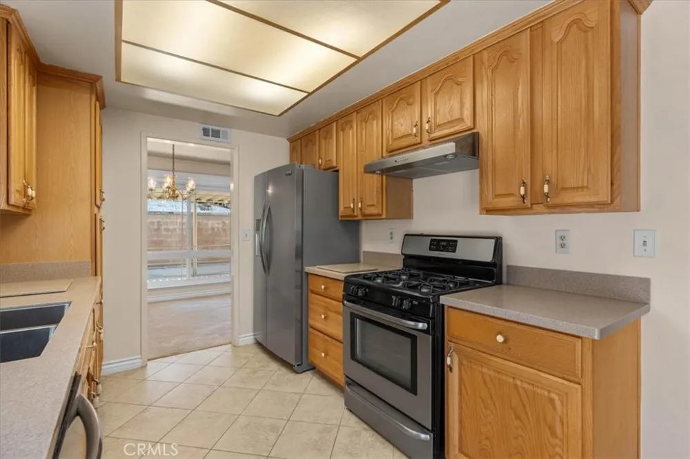 2883 Overland Court Highland, CA 92346