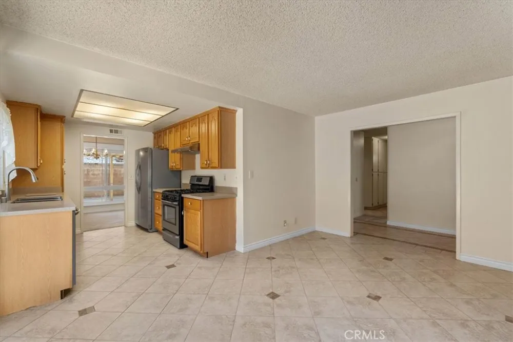 2883 Overland Court Highland, CA 92346