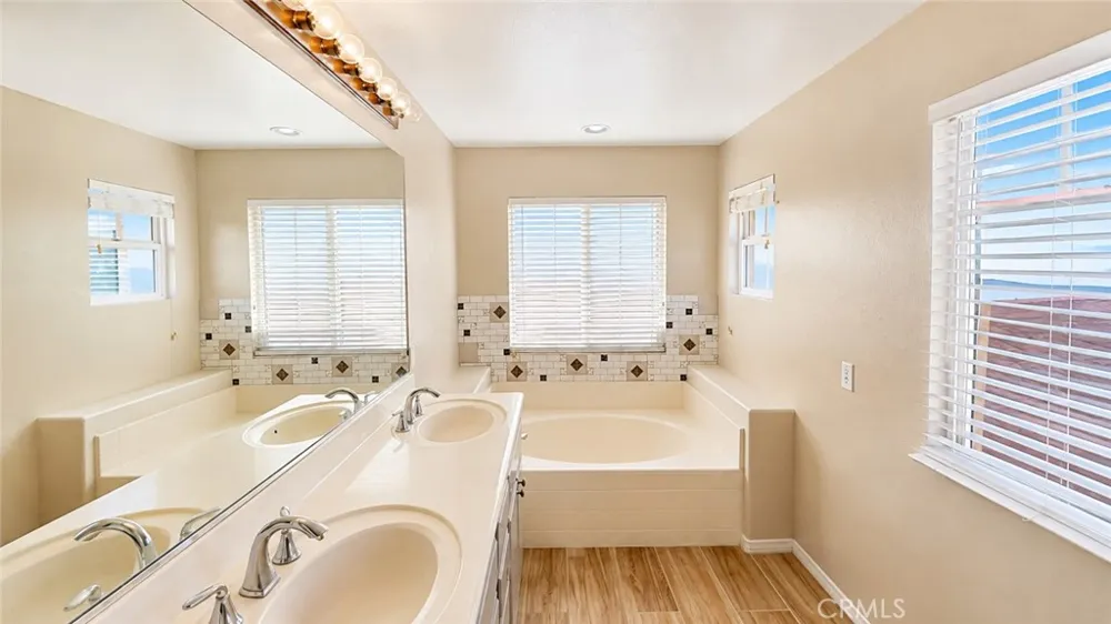 351 Jessica Corona, CA 92882