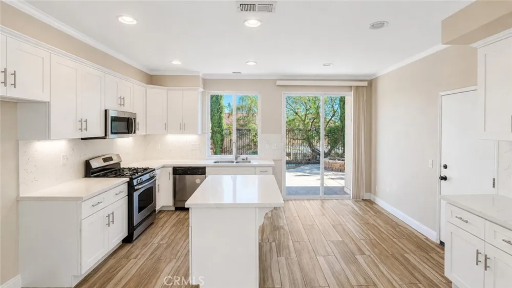 351 Jessica Corona, CA 92882