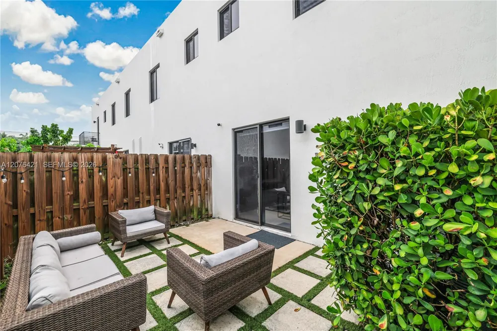519 SW 91st Pl Miami, FL 33174