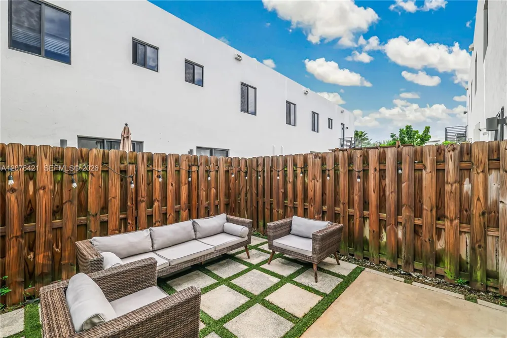 519 SW 91st Pl Miami, FL 33174