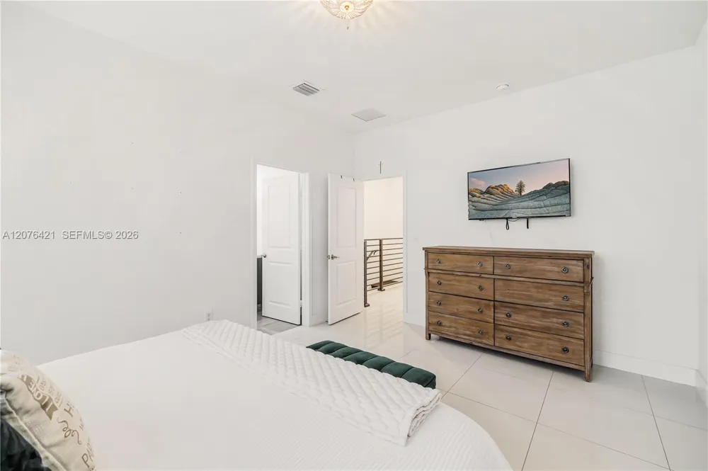 519 SW 91st Pl Miami, FL 33174
