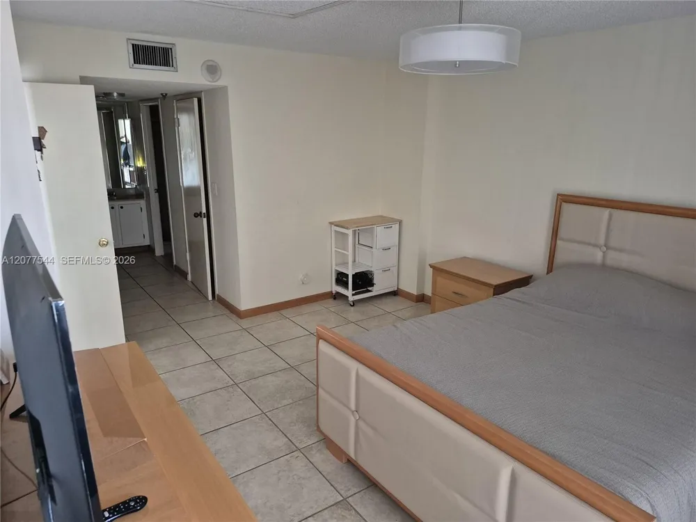 290 174th St #903 Sunny Isles Beach, FL 33160