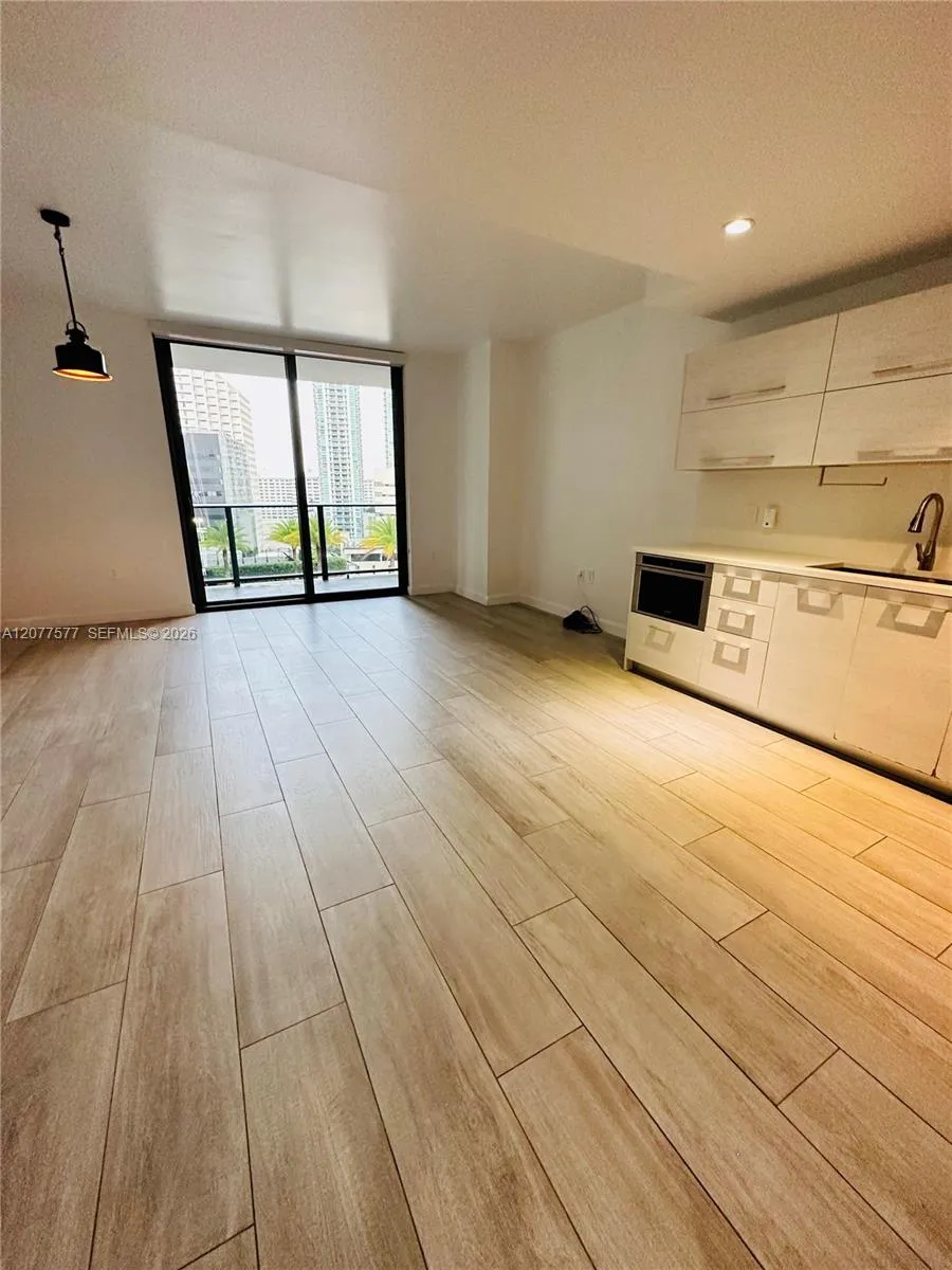 45 SW 9th St #1202 Miami, FL 33130