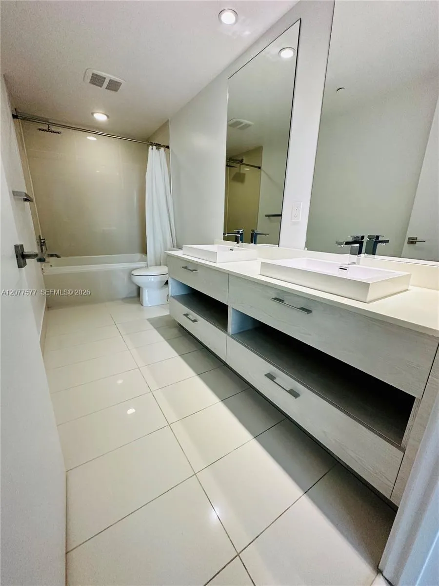 45 SW 9th St #1202 Miami, FL 33130