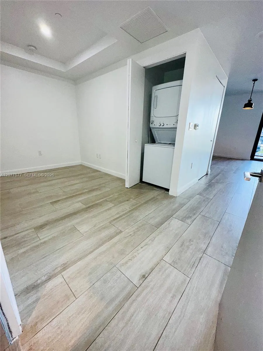 45 SW 9th St #1202 Miami, FL 33130