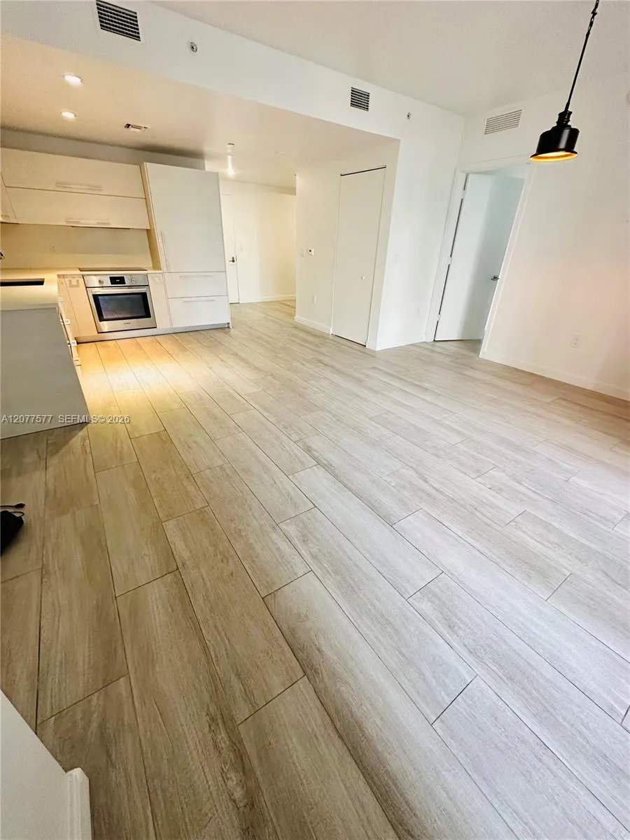 45 SW 9th St #1202 Miami, FL 33130
