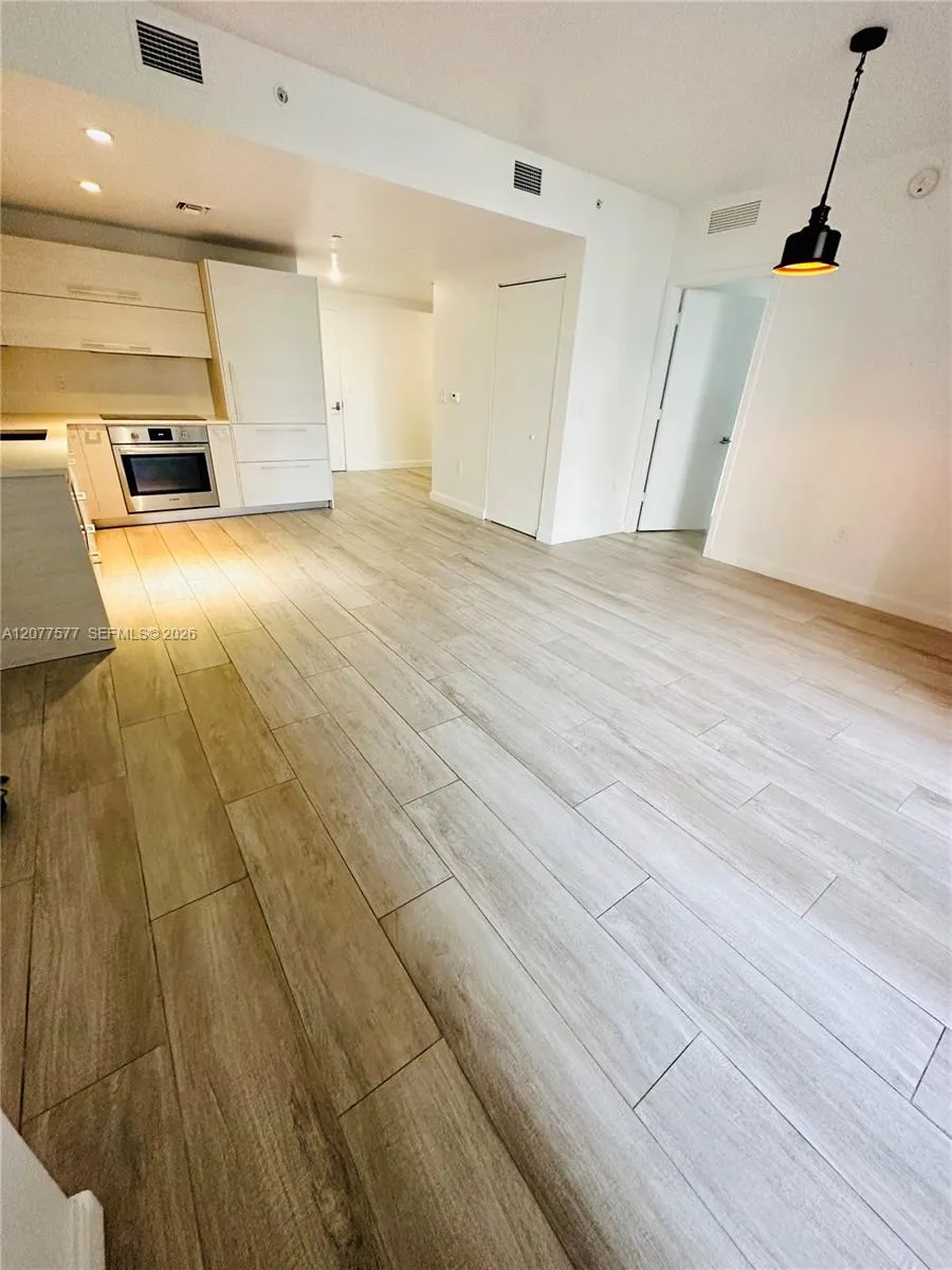 45 SW 9th St #1202 Miami, FL 33130