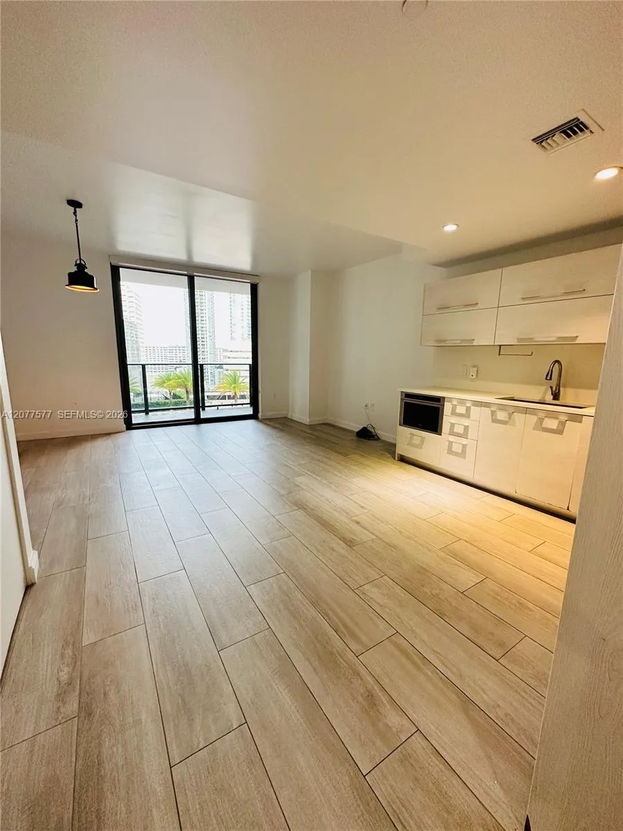 45 SW 9th St #1202 Miami, FL 33130
