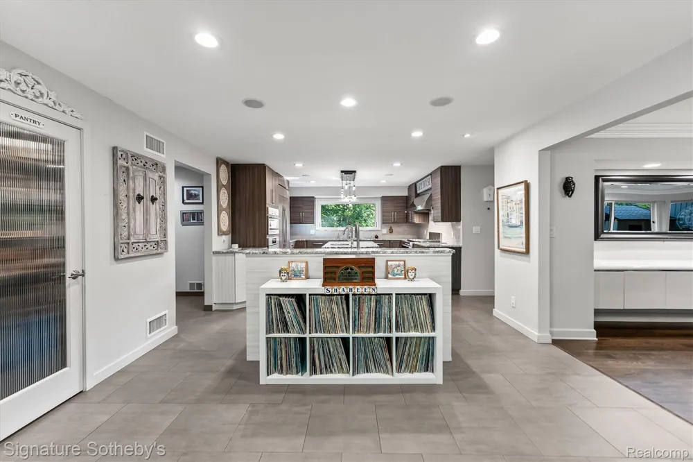 28575 Danvers Court Farmington Hills City, MI 48334