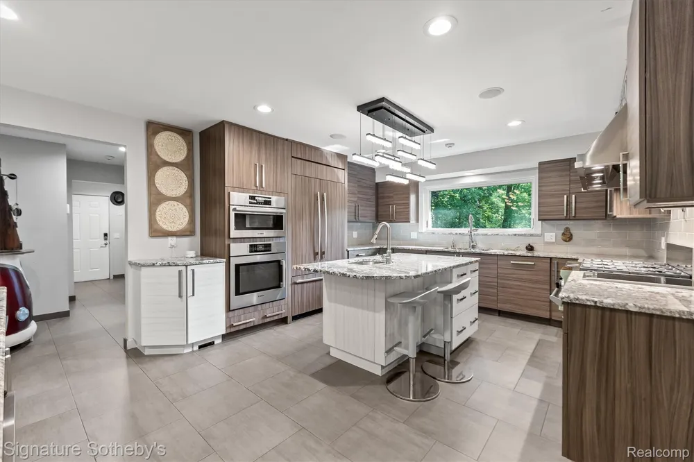 28575 Danvers Court Farmington Hills City, MI 48334