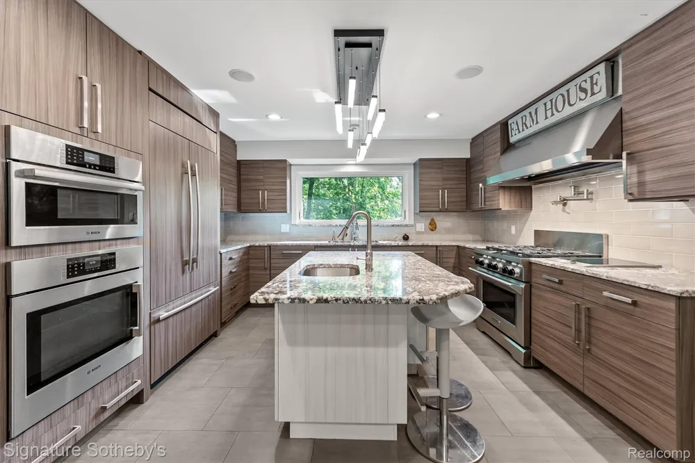 28575 Danvers Court Farmington Hills City, MI 48334