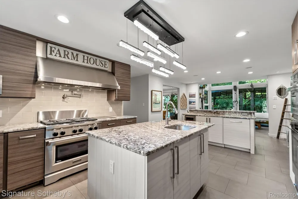 28575 Danvers Court Farmington Hills City, MI 48334