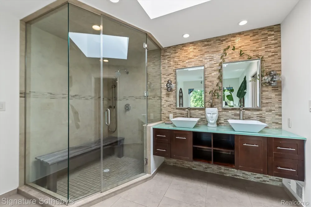 28575 Danvers Court Farmington Hills City, MI 48334