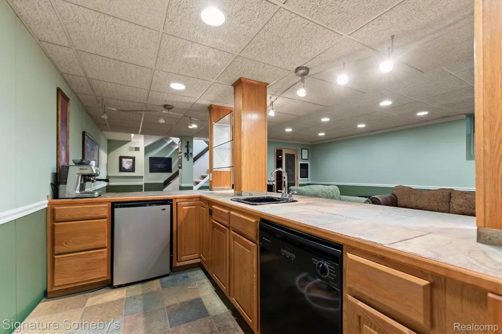 28575 Danvers Court Farmington Hills City, MI 48334