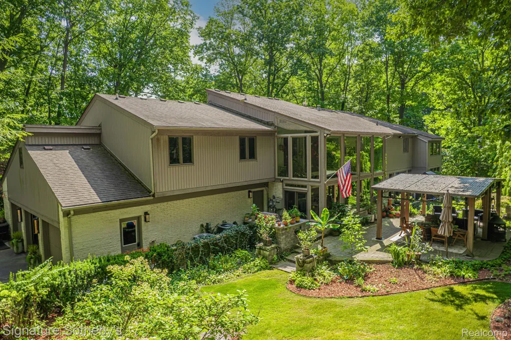 28575 Danvers Court Farmington Hills City, MI 48334
