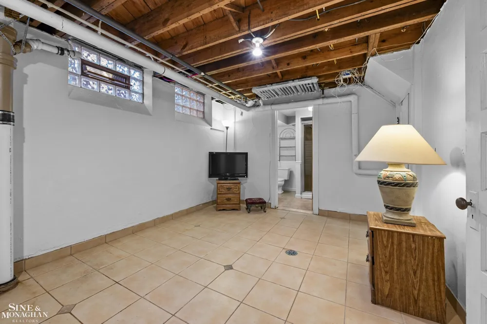 818 Cadieux Road Grosse Pointe City, MI 48230