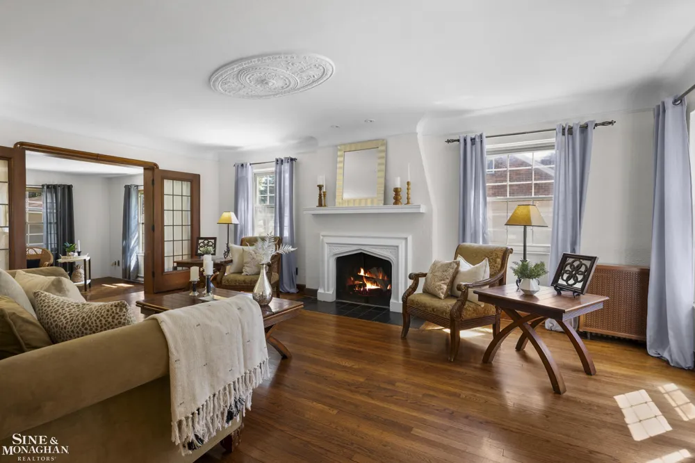 818 Cadieux Road Grosse Pointe City, MI 48230