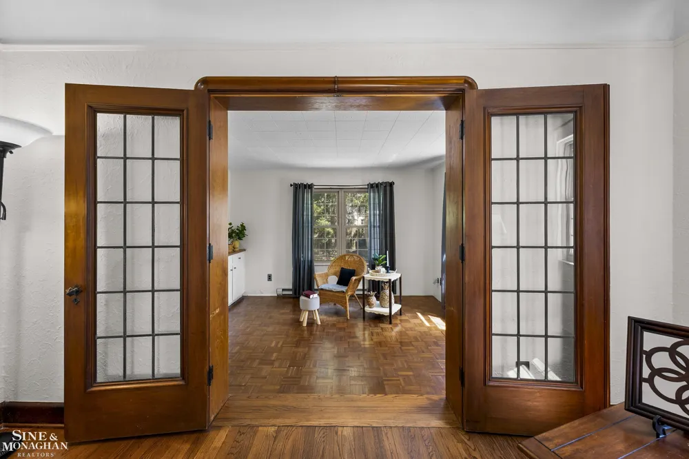 818 Cadieux Road Grosse Pointe City, MI 48230