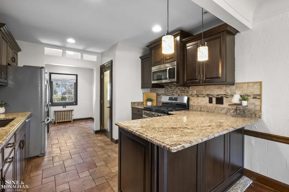 818 Cadieux Road Grosse Pointe City, MI 48230