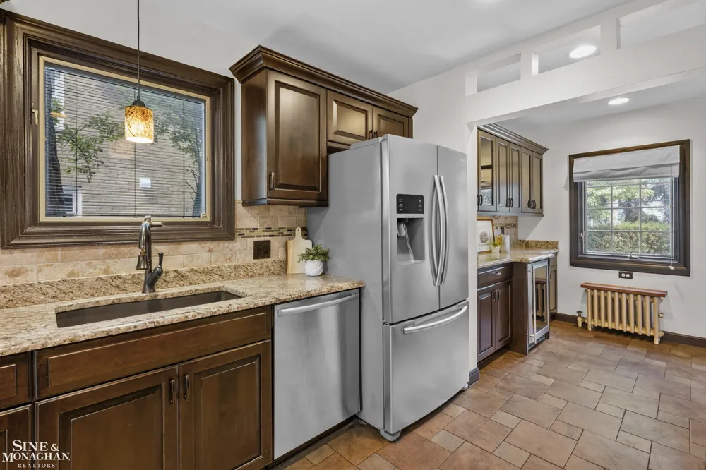 818 Cadieux Road Grosse Pointe City, MI 48230