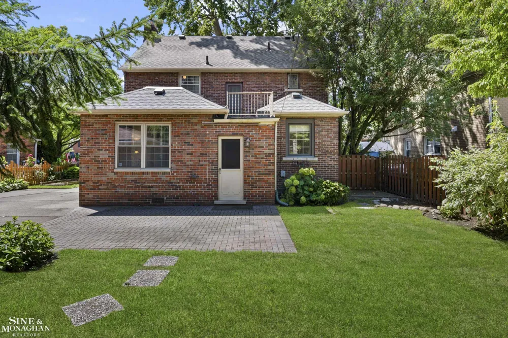818 Cadieux Road Grosse Pointe City, MI 48230