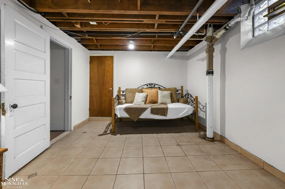 818 Cadieux Road Grosse Pointe City, MI 48230