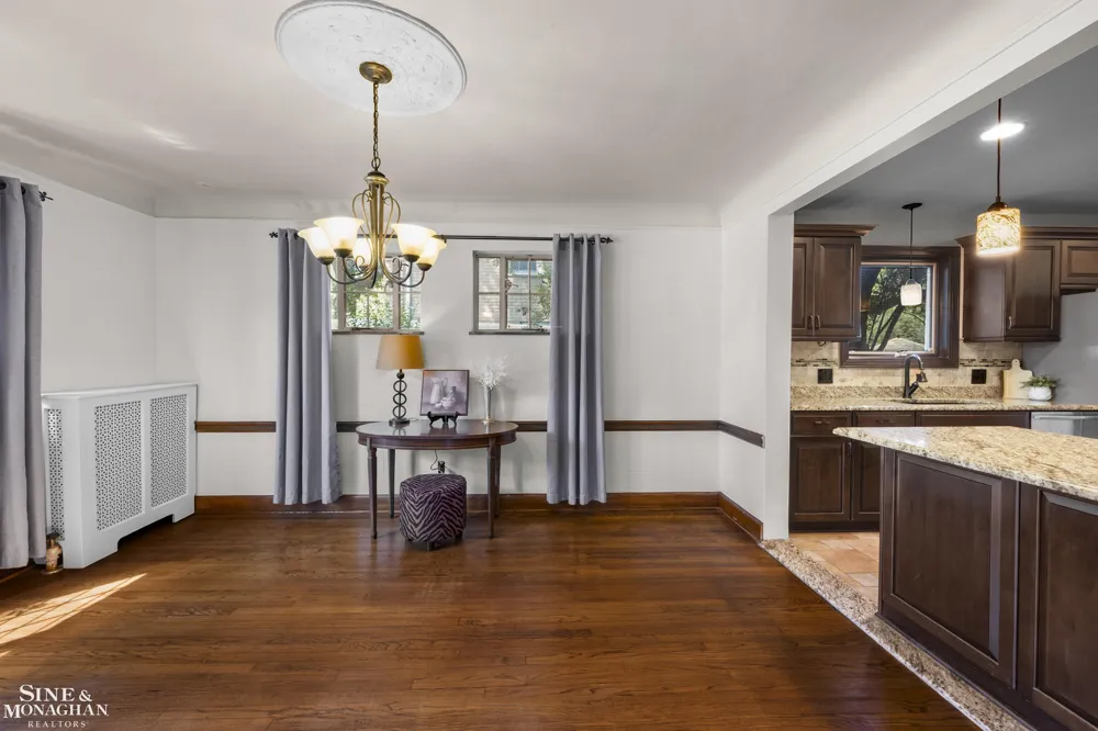 818 Cadieux Road Grosse Pointe City, MI 48230