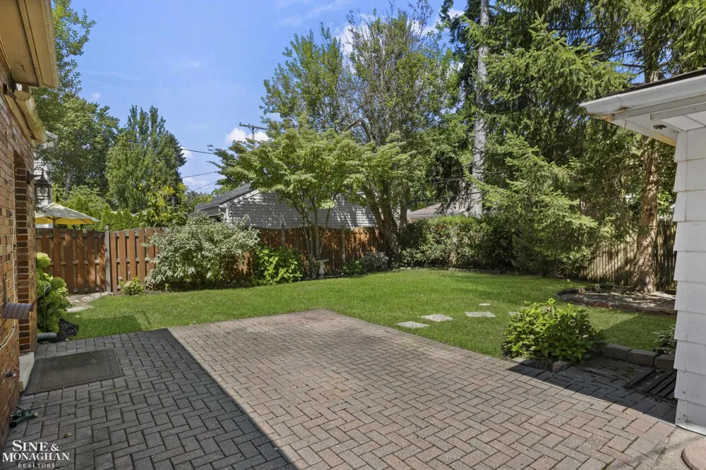 818 Cadieux Road Grosse Pointe City, MI 48230
