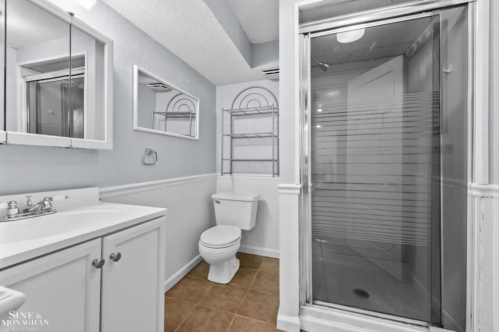 818 Cadieux Road Grosse Pointe City, MI 48230