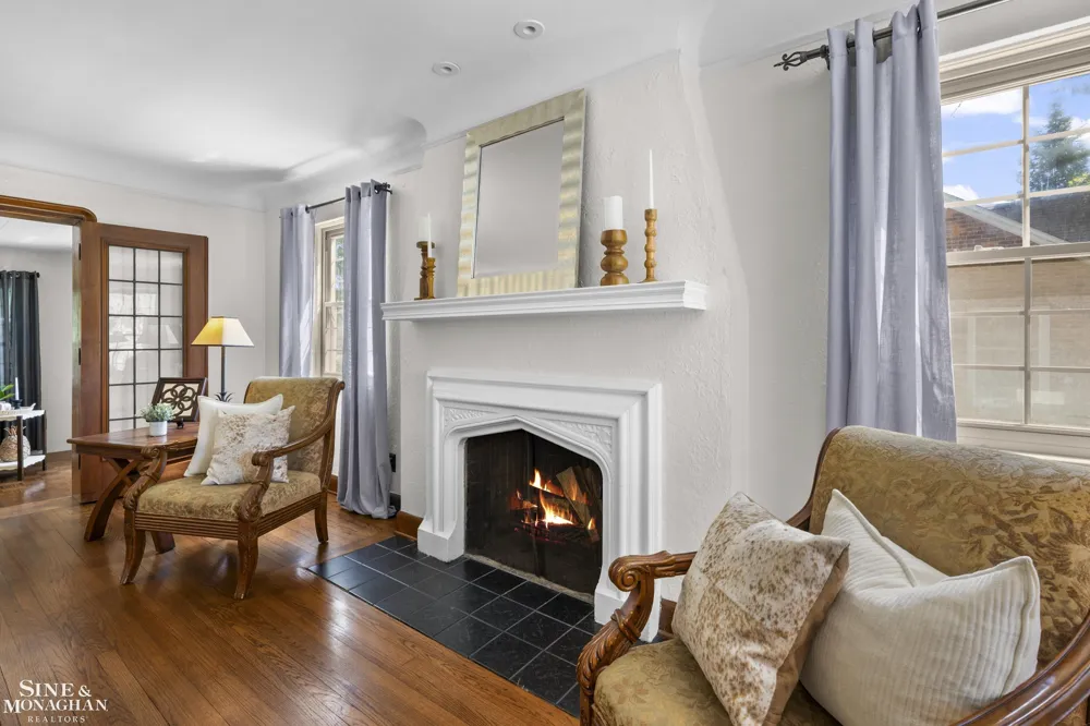 818 Cadieux Road Grosse Pointe City, MI 48230