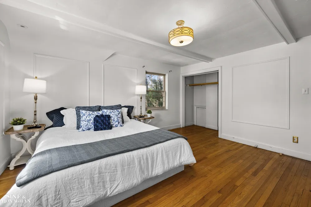 818 Cadieux Road Grosse Pointe City, MI 48230