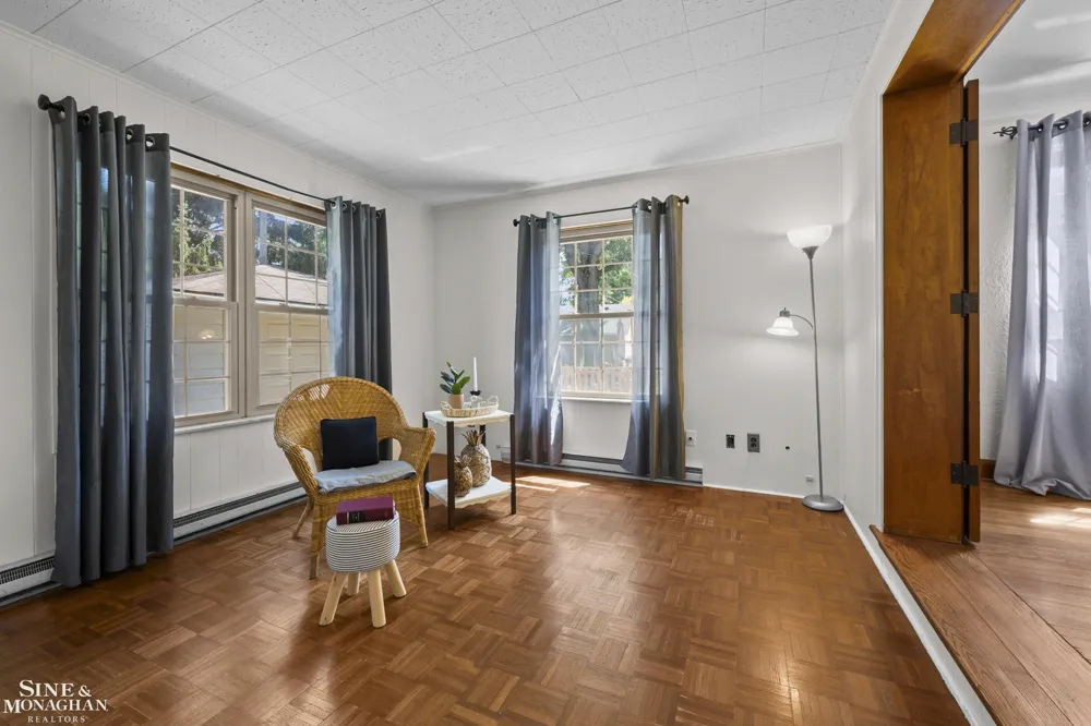 818 Cadieux Road Grosse Pointe City, MI 48230