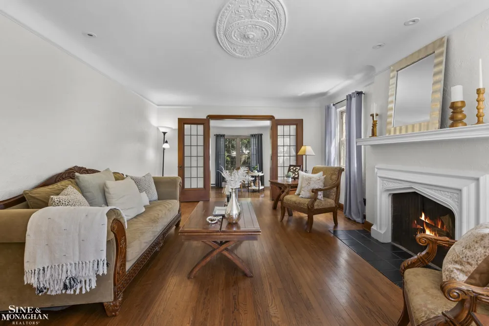 818 Cadieux Road Grosse Pointe City, MI 48230
