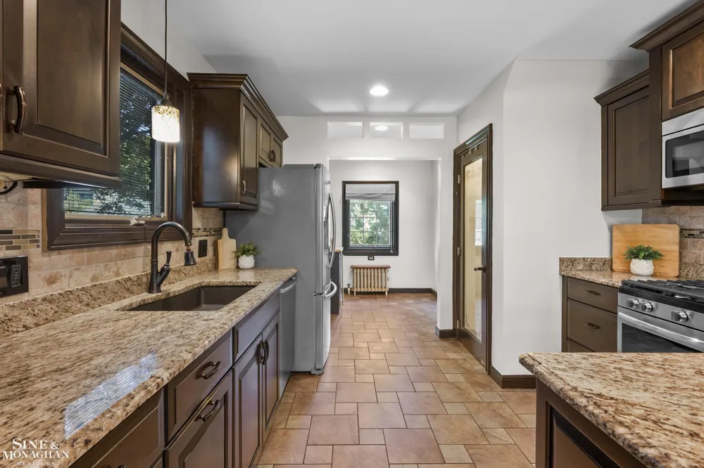 818 Cadieux Road Grosse Pointe City, MI 48230