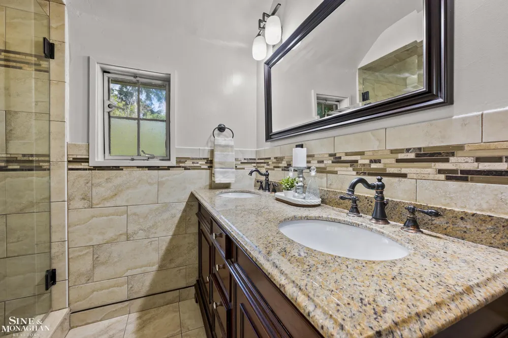 818 Cadieux Road Grosse Pointe City, MI 48230