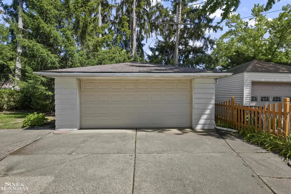 818 Cadieux Road Grosse Pointe City, MI 48230