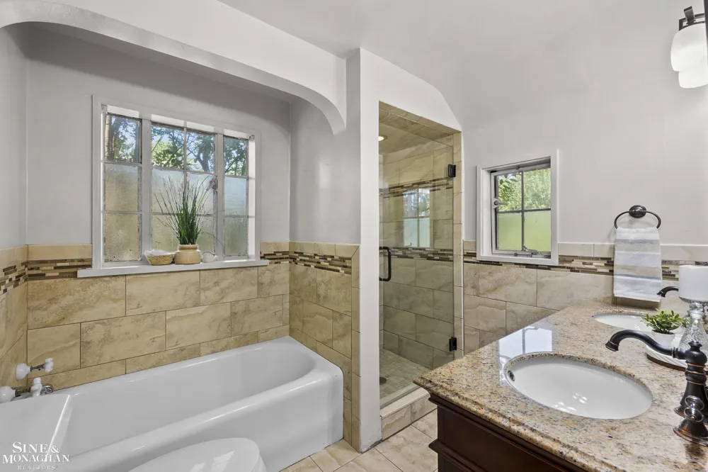 818 Cadieux Road Grosse Pointe City, MI 48230