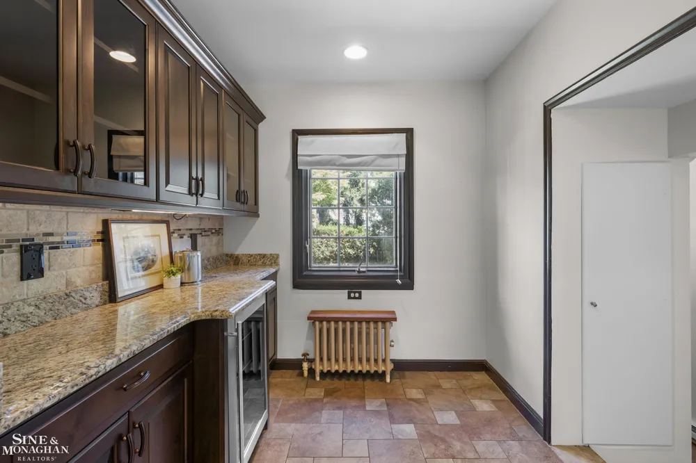818 Cadieux Road Grosse Pointe City, MI 48230