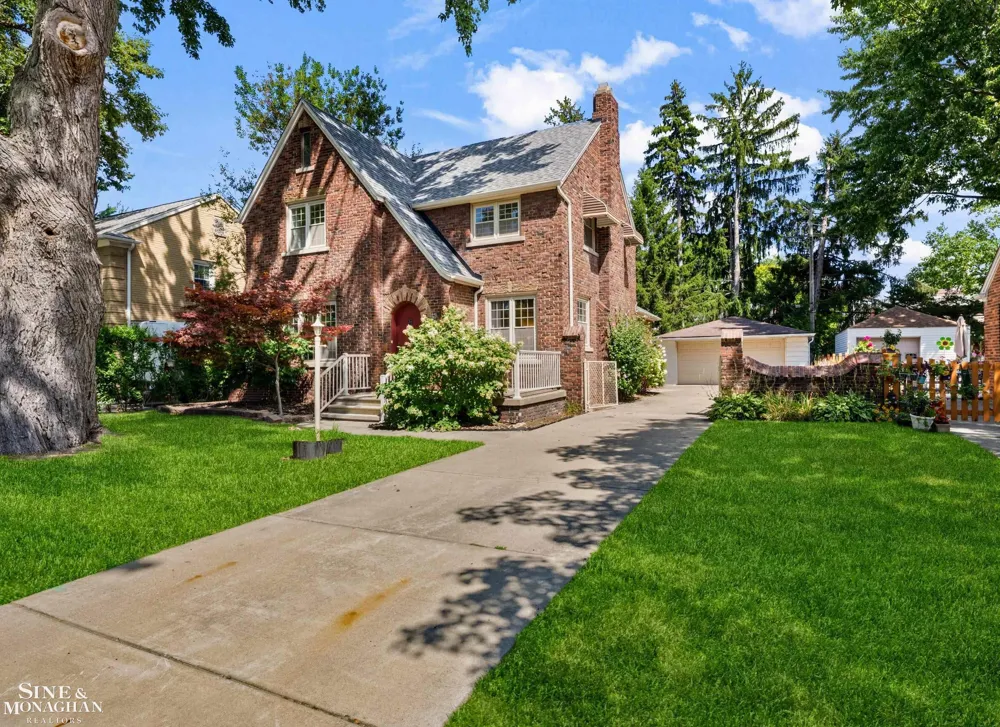 818 Cadieux Road Grosse Pointe City, MI 48230