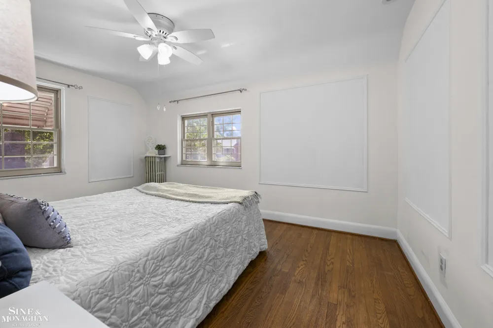 818 Cadieux Road Grosse Pointe City, MI 48230